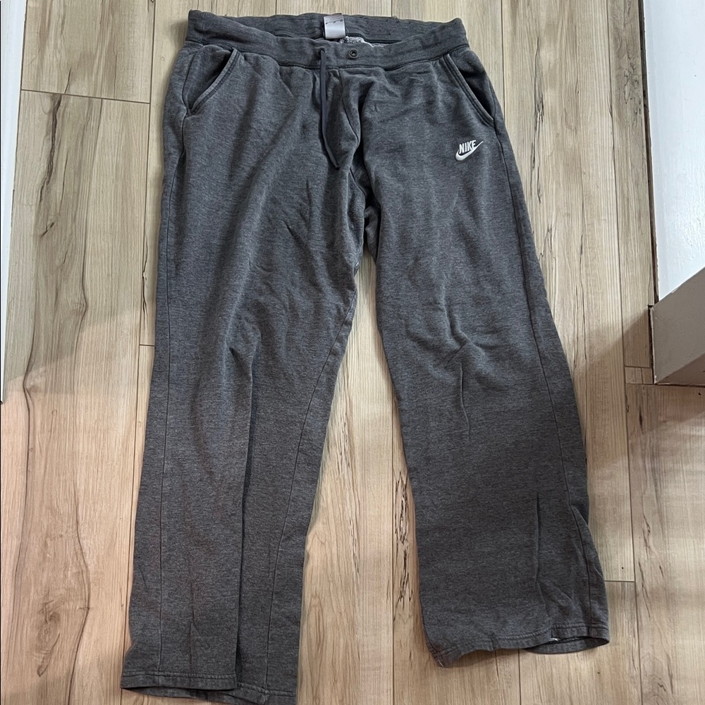 Nike Women’s Charcoal Sweatpants